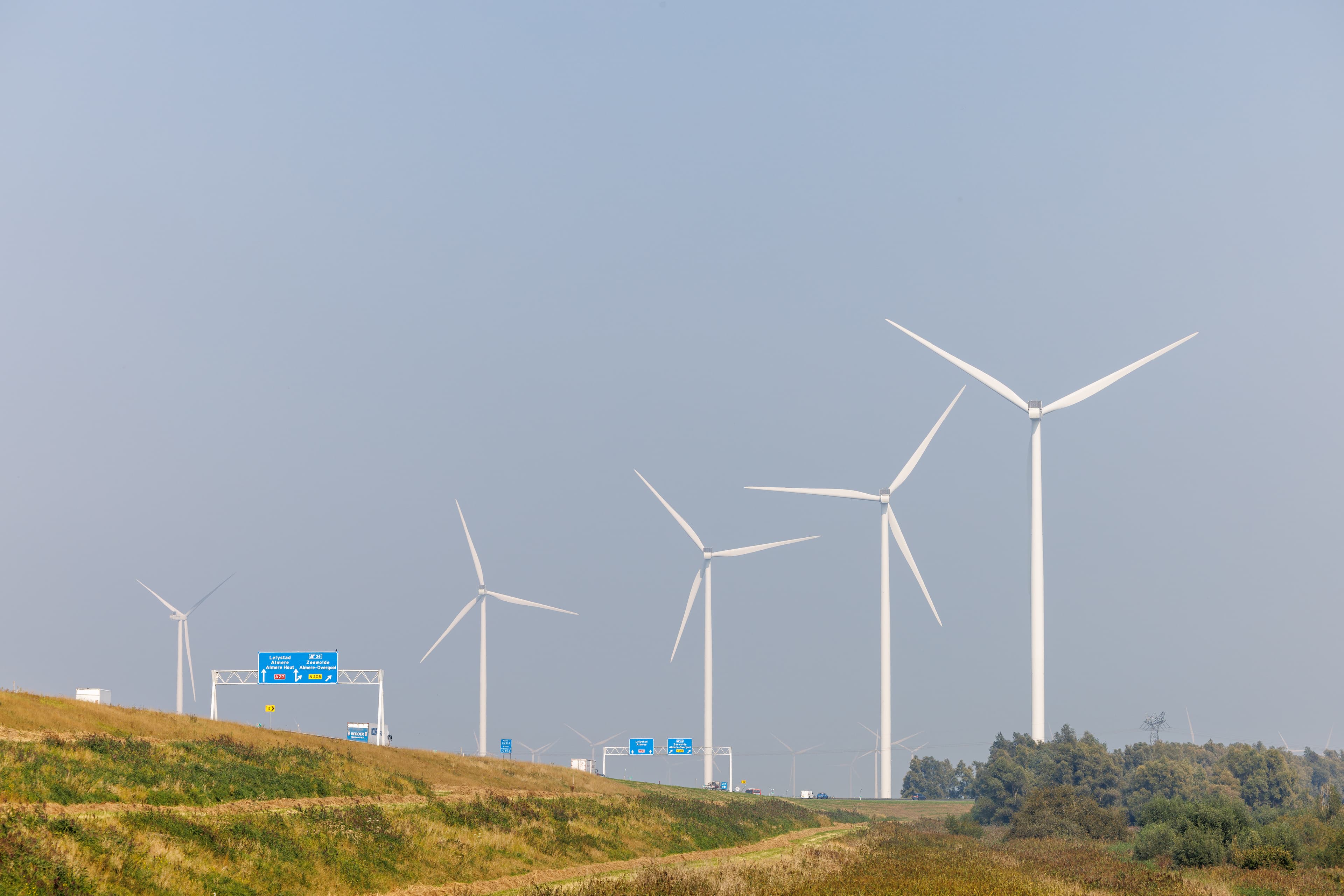 Groene energie van windmolens draagt bij aan jouw duurzame beveiliging.