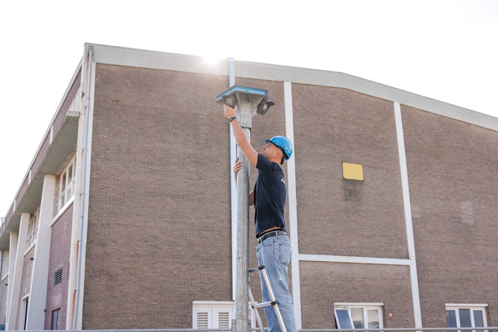 Een camaramast is een van de opties om de veiligheid op jouw bouwplaats te vergroten.